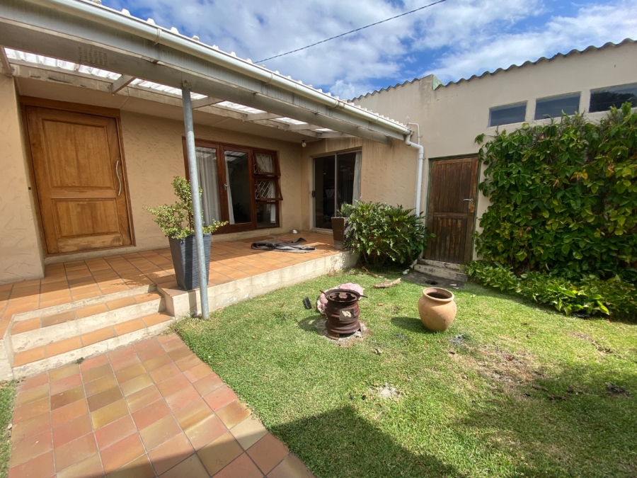 To Let 3 Bedroom Property for Rent in Chiselhurst Eastern Cape